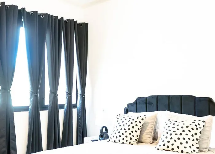 Сasa de vacaciones Summer Escape-2br Apt-pool-7 Min Airport-pool