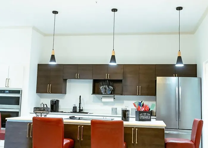 Summer Escape-2br Apt-pool-7 Min Airport-pool