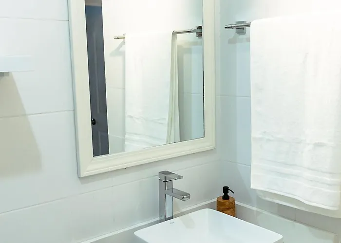 Сasa de vacaciones Summer Escape-2br Apt-pool-7 Min Airport-pool