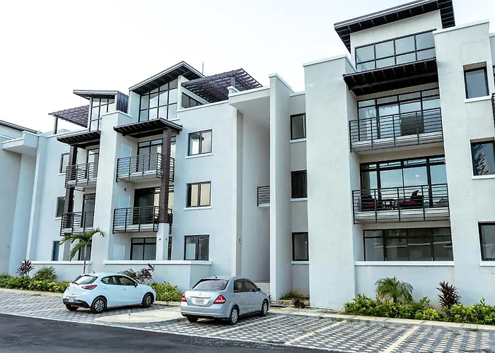 Сasa de vacaciones Summer Escape-2br Apt-pool-7 Min Airport-pool Montego Bay