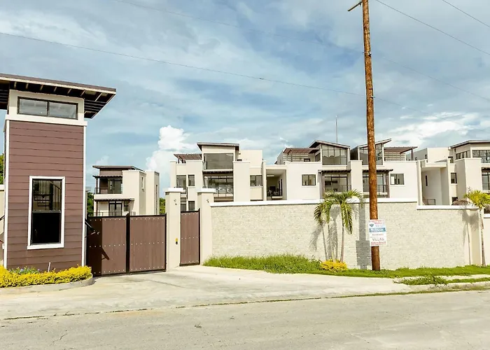 Сasa de vacaciones Summer Escape-2br Apt-pool-7 Min Airport-pool Montego Bay