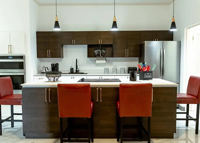 Summer Escape-2br Apt-pool-7 Min Airport-pool Сasa de vacaciones *