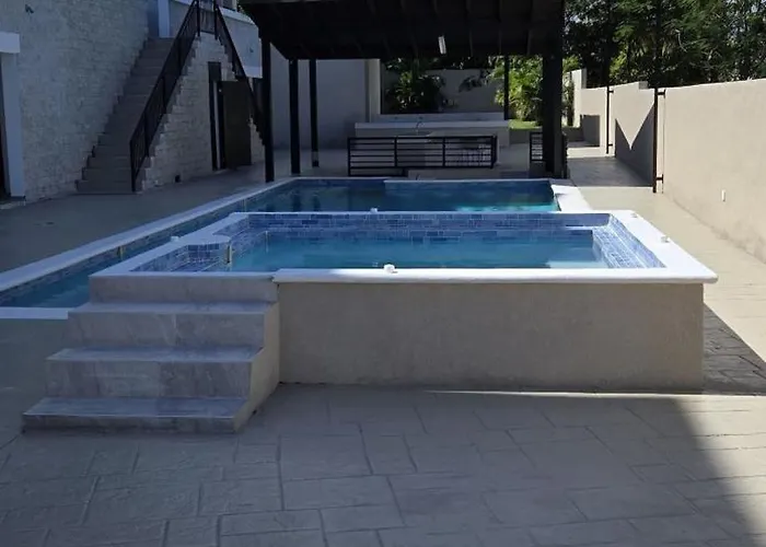 Summer Escape-2br Apt-pool-7 Min Airport-pool Сasa de vacaciones